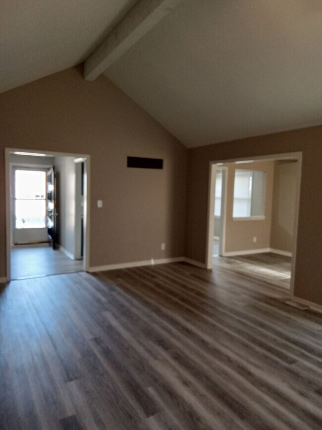 Building Photo - Coming soon! Newly Renovated SF in Liberty