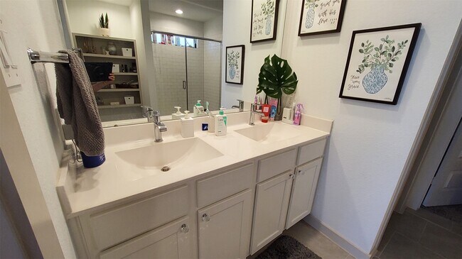 Building Photo - 4011 Itzle Is Ct