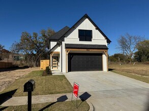 Building Photo - Be the 1st in this 4 bed, 3 bath, 2 car New Construction!