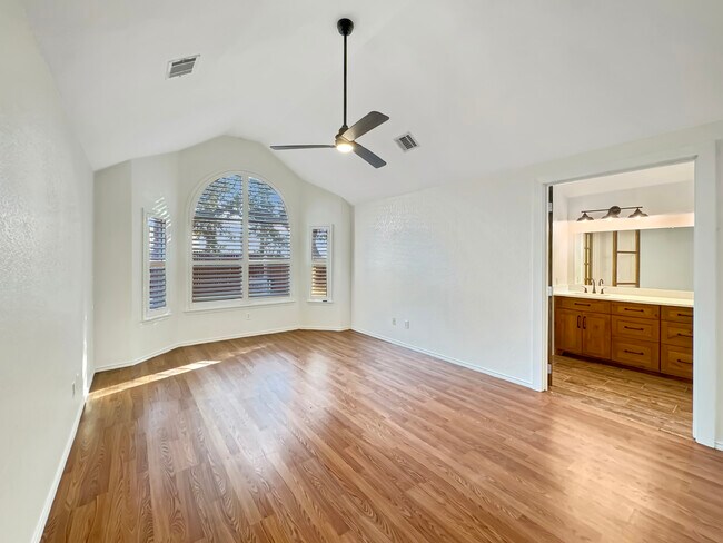 Building Photo - 5106 Ascot Pl