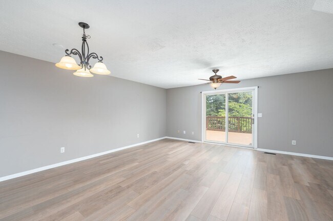 Building Photo - 27 Sylvan Park Ct