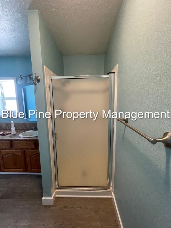 Building Photo - 810 Tennis Ct Dr