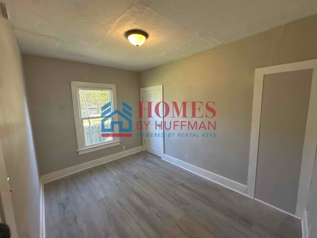 Building Photo - Two Bedroom House | Move in Ready | Deposi...