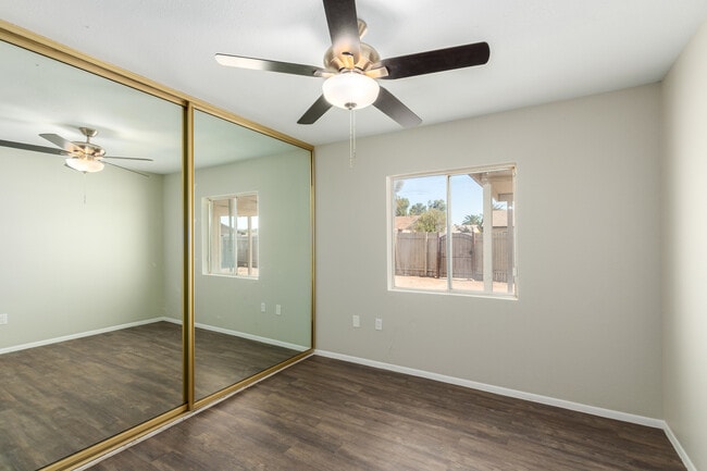 Building Photo - 961 W Fogal Way