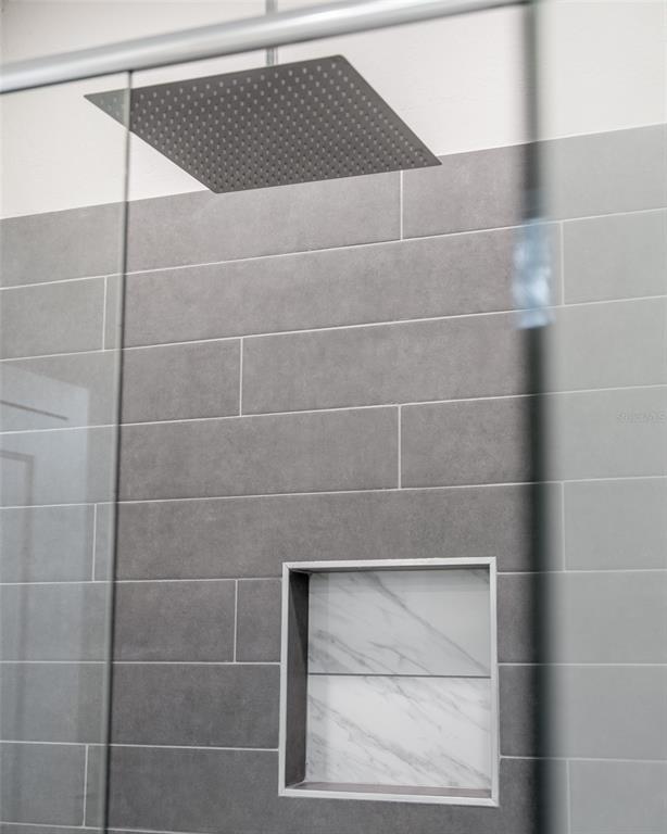 Building Photo - 1250 Papillon St