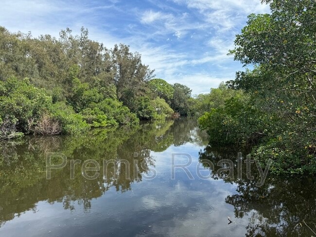 Building Photo - 1070 Sanabel Ct