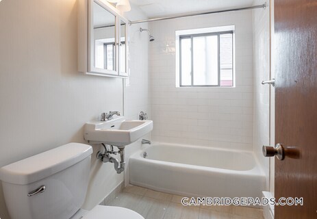 Building Photo - 9 Chester St