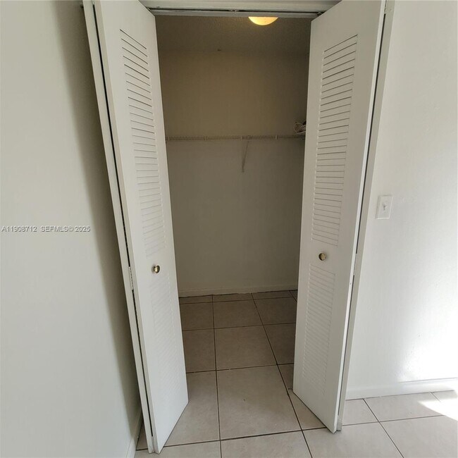 Building Photo - 5100 SW 41st St