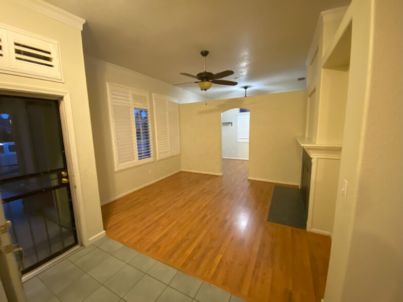 Building Photo - 1806 Augusta Ln