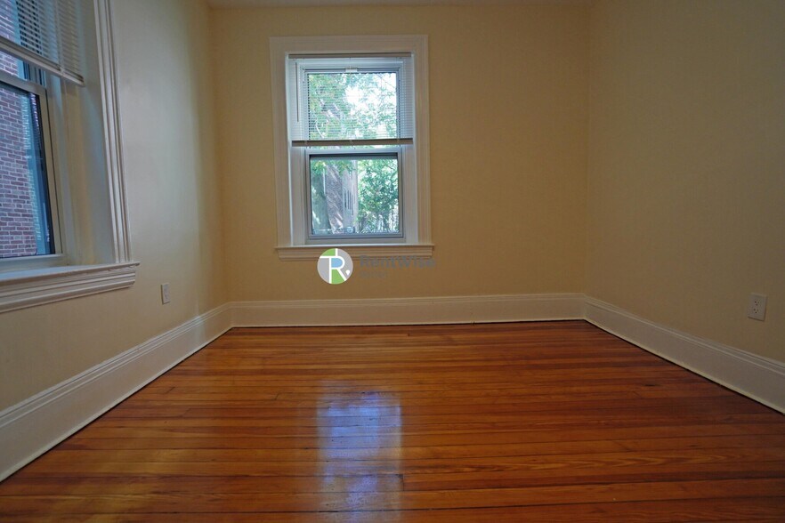 Building Photo - 10 Beals St