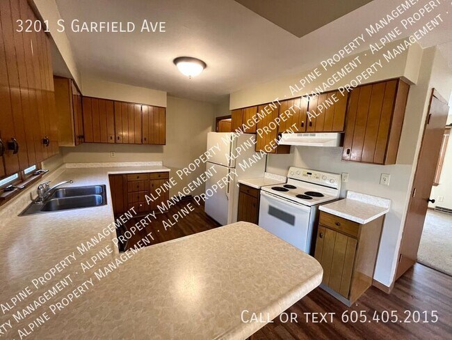 Building Photo - 3201 S Garfield Ave
