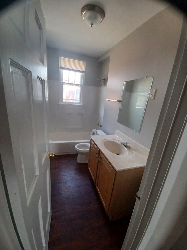 Building Photo - 2417 Penfield Ave