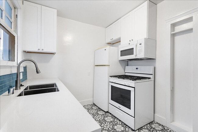 Building Photo - 2134-2138 Clinton Ave