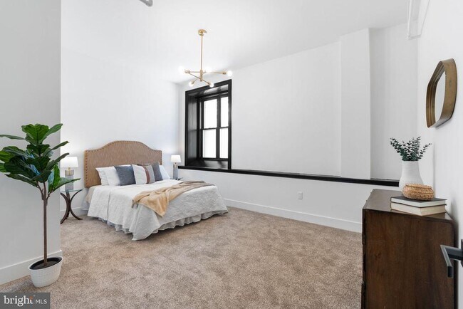 Building Photo - 240 Hermitage St