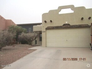 Building Photo - 12124 Hunter Hill Way