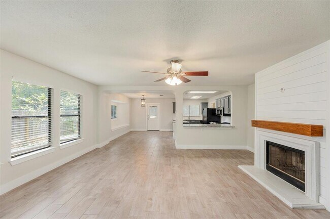 Building Photo - 705 Catumet Dr