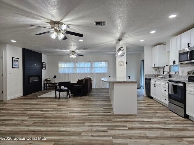 Building Photo - 872 Sadnet Cir NE