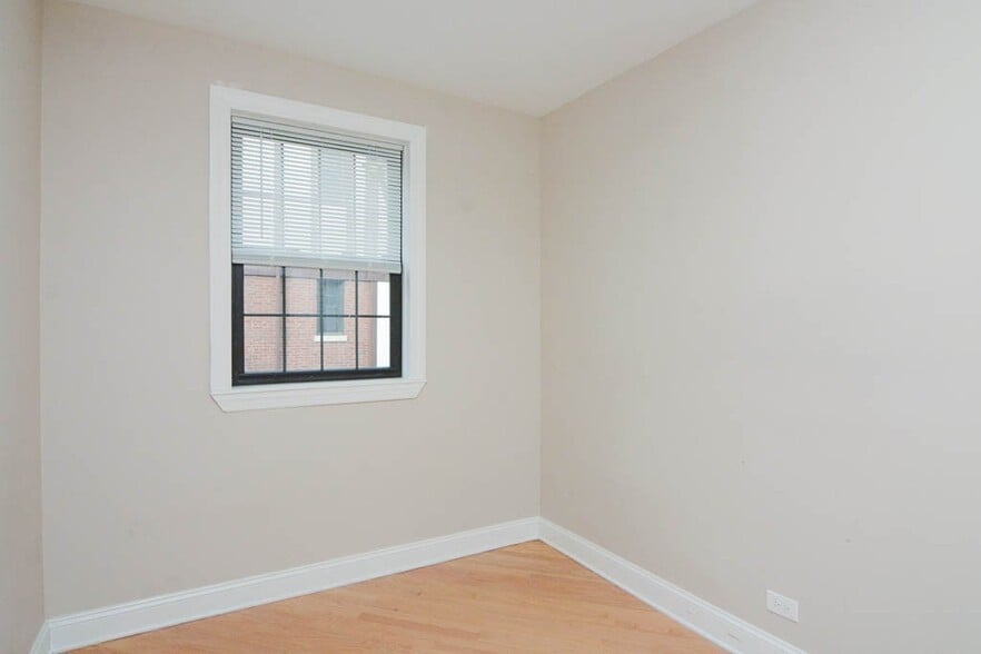 Building Photo - 899 Green Bay Rd