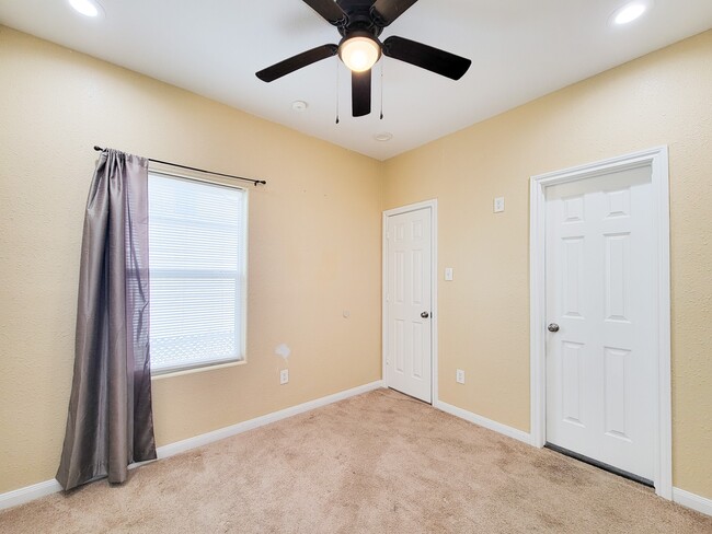 Building Photo - 16361 Eastchase St