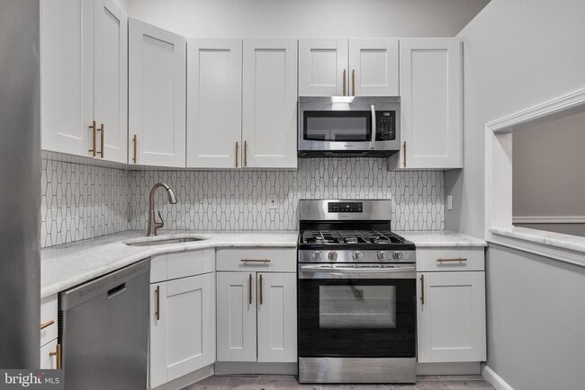 Building Photo - 98 Chambord Ct