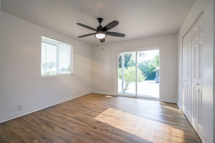 Building Photo - 376 W 700 N