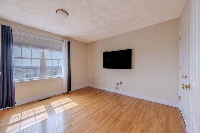 Building Photo - 9 Kettle Way