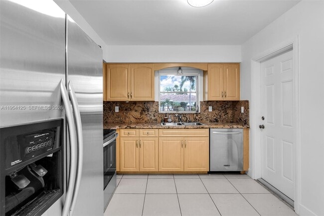 Building Photo - 4700 NE 21st Ave