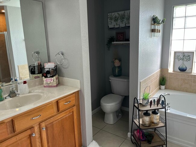 Building Photo - 1211 SW Dalton Ave