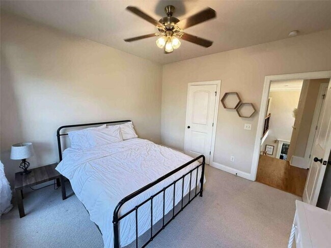 Building Photo - 1399 Traditions Way