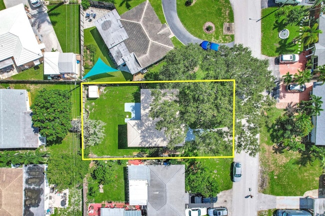 Building Photo - 261 NE 45th St