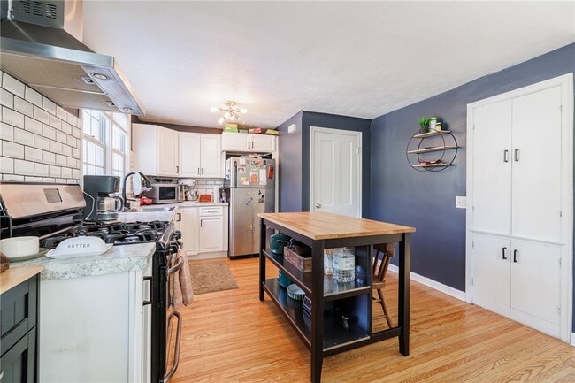 Building Photo - 206 Farmington Rd