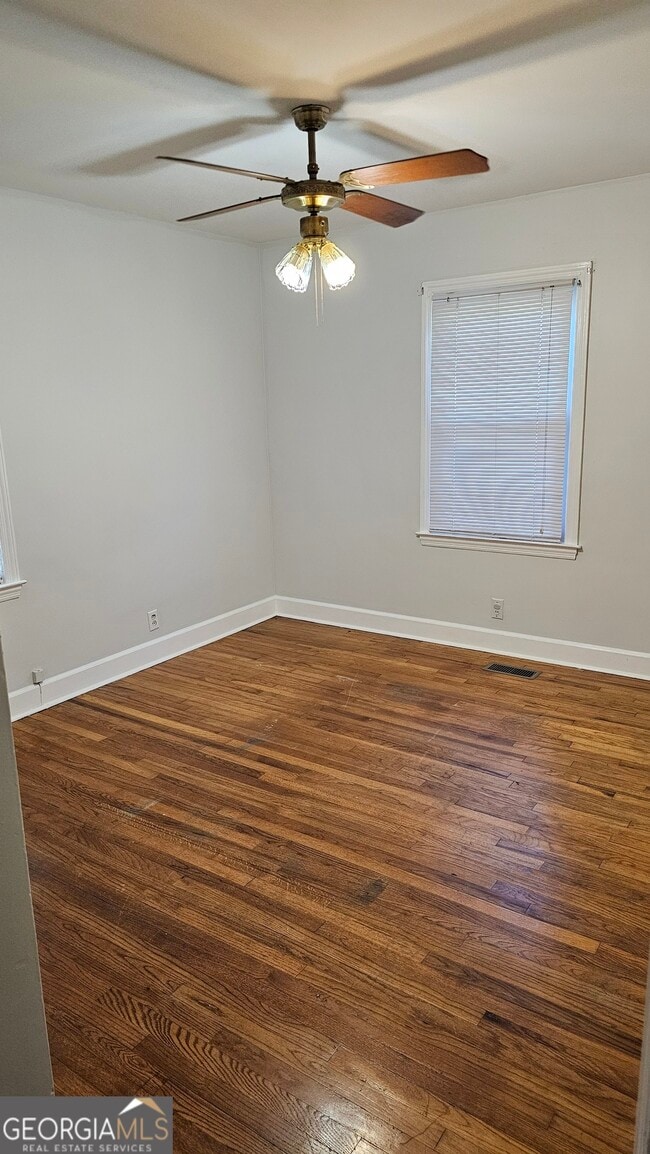 Building Photo - 1306 Davis Ave