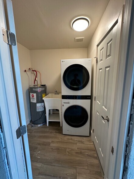 Laundry room - 7970 W Elm St
