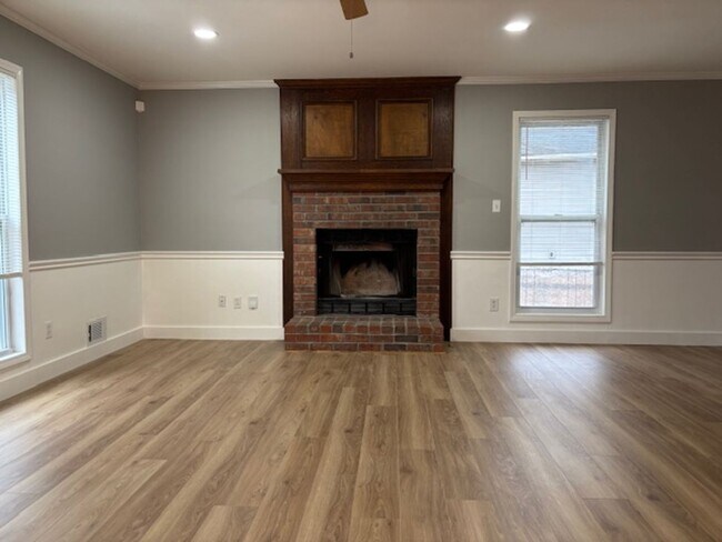 Building Photo - Updated Remodeled Large Open Split-Level Home with Full Finished Basement!