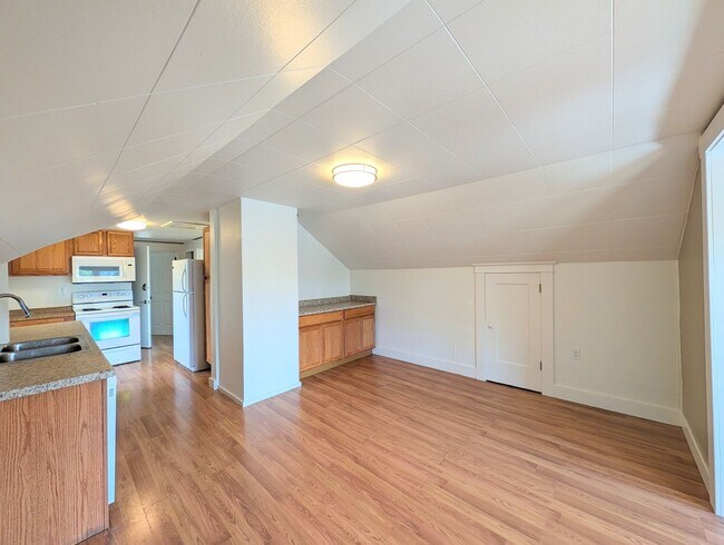 Building Photo - 2Bd/1Ba Everett Condo