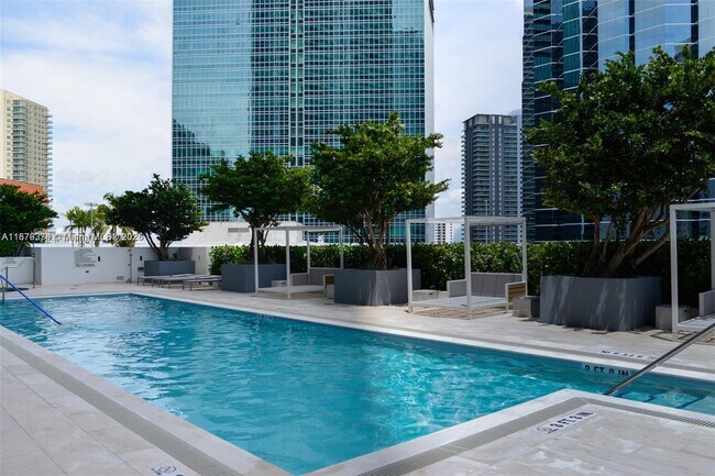 Building Photo - 1300 Brickell Bay Dr