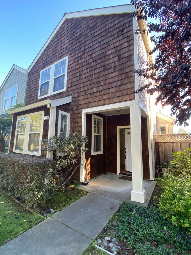 Building Photo - Upper Westside Santa Cruz Duplex