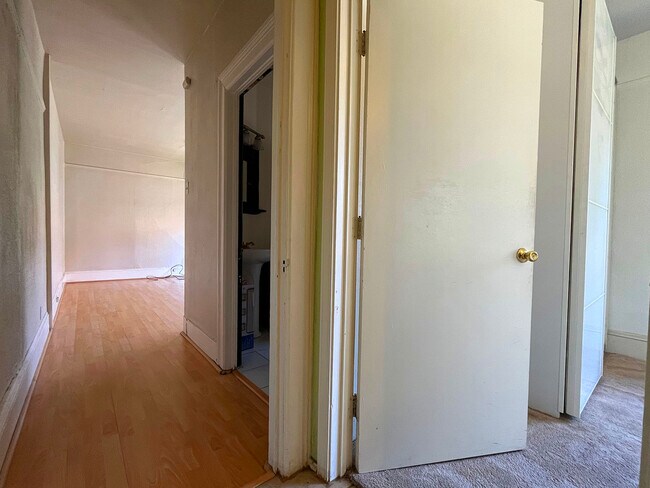 Building Photo - 825 57th St