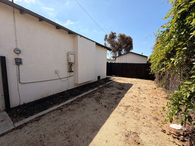 Building Photo - 1830-36 Newton Ave