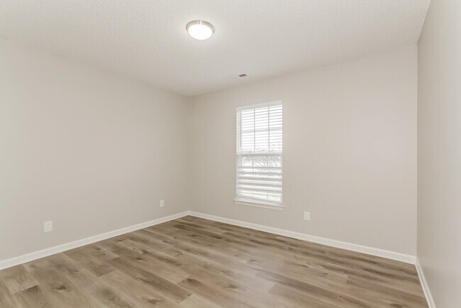 Building Photo - 11123 Sandboar St
