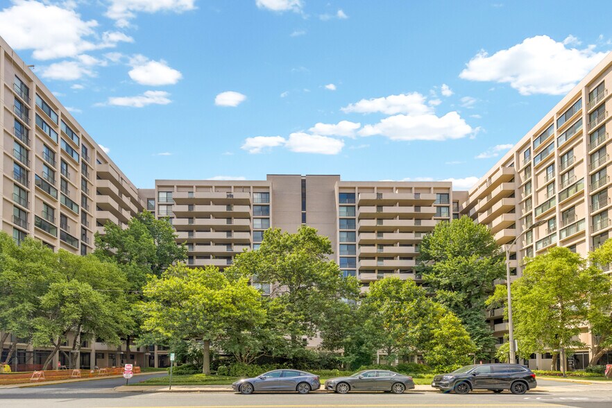 Hyde Park - 4141 N Henderson Rd