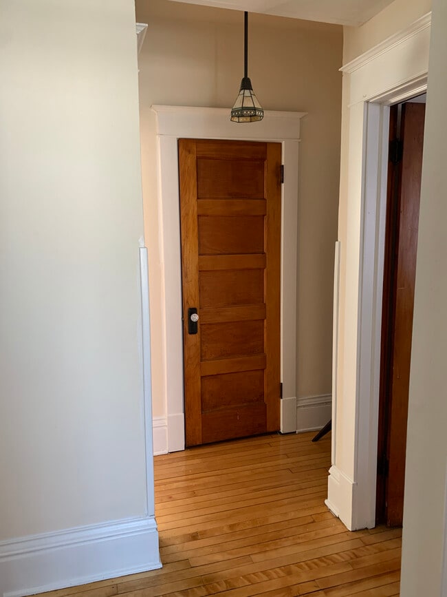 Building Photo - Griggs Duplex