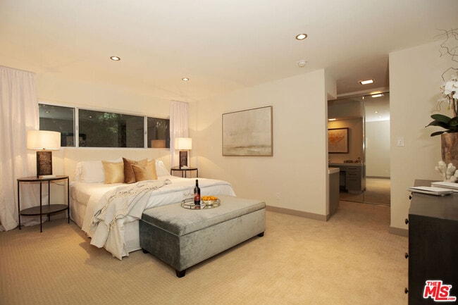 Building Photo - 11657 Chenault St