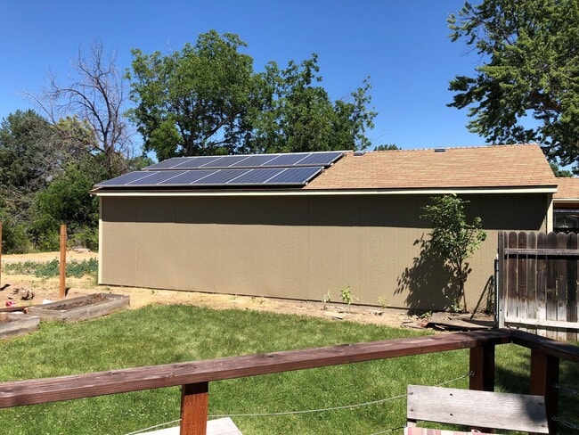 Building Photo - 2 Bedroom Bungalow close to BSU.