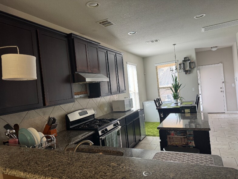 Building Photo - 616 Allens Creek Way