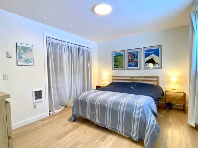 Building Photo - *Unfurnished* Charming Single-Story 3-Bedroom, 2-Bathroom Rancher with Stunning Yard