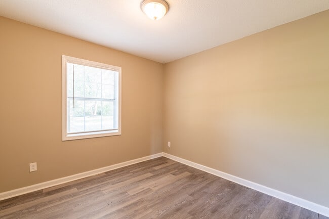 Building Photo - 2248 Colonial Hills Dr