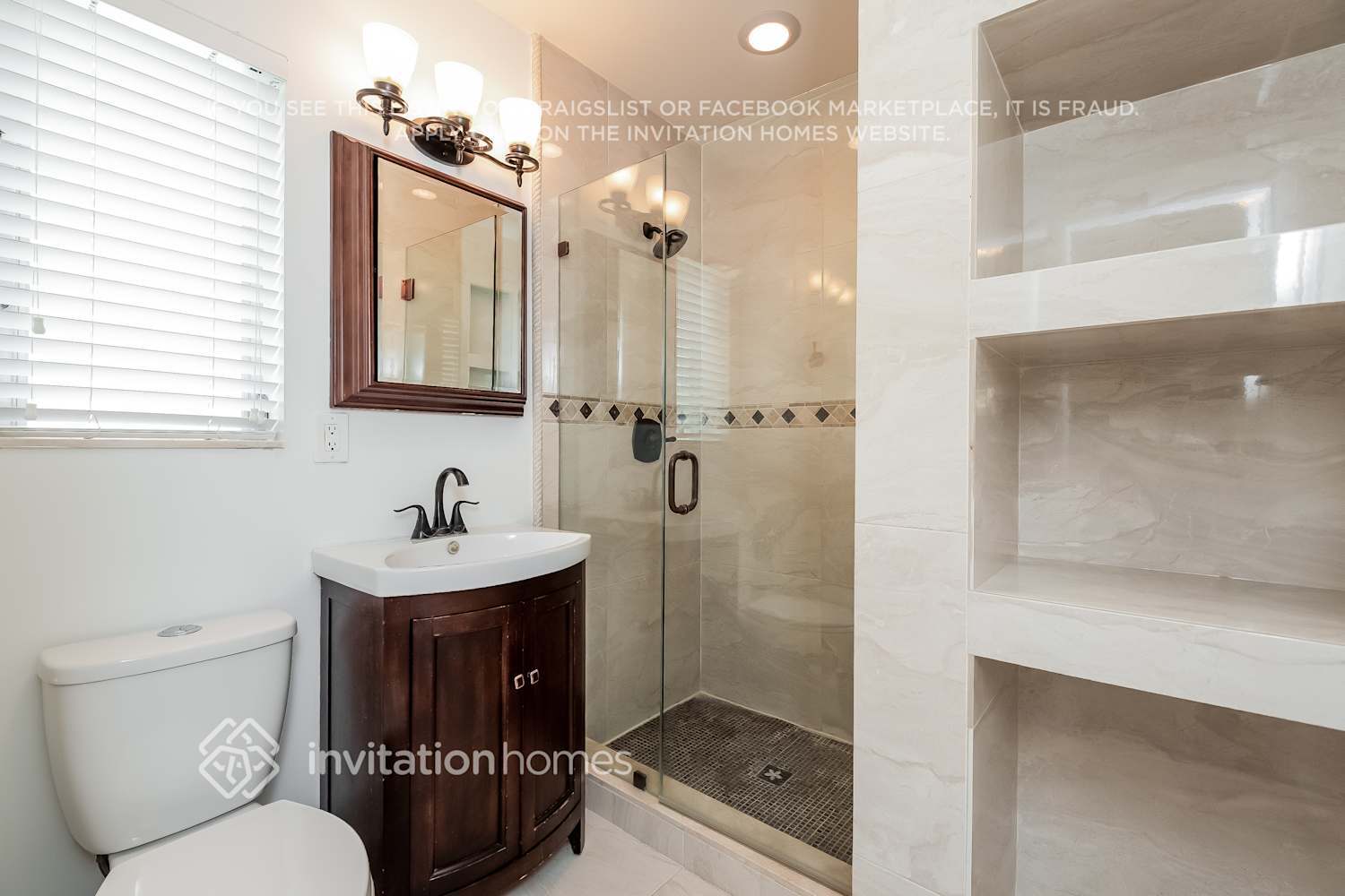 Building Photo - 206 S 57th Way