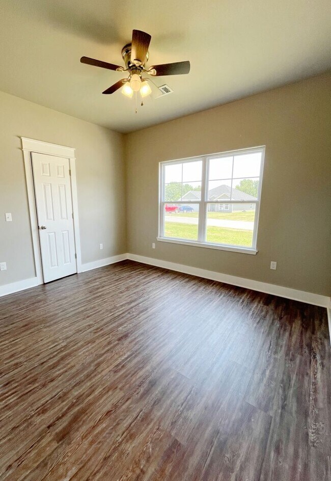 Building Photo - Quiet neighborhoods/Open floor plan/Durant school district
