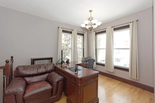 Building Photo - 546 Mercer St